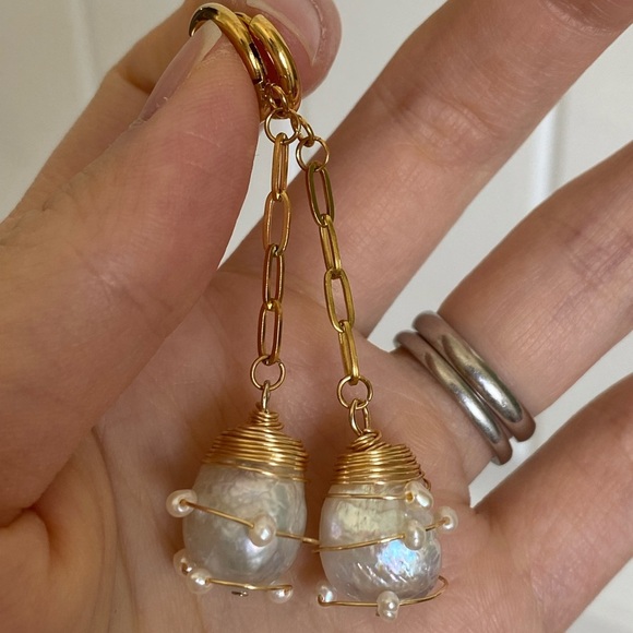 18KP baroque pearl earring hoop long dangling style - Picture 2 of 16